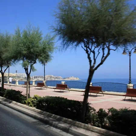 Central Apartment In St Julian'S, Perfect For Families Saint Julian's Exterior photo